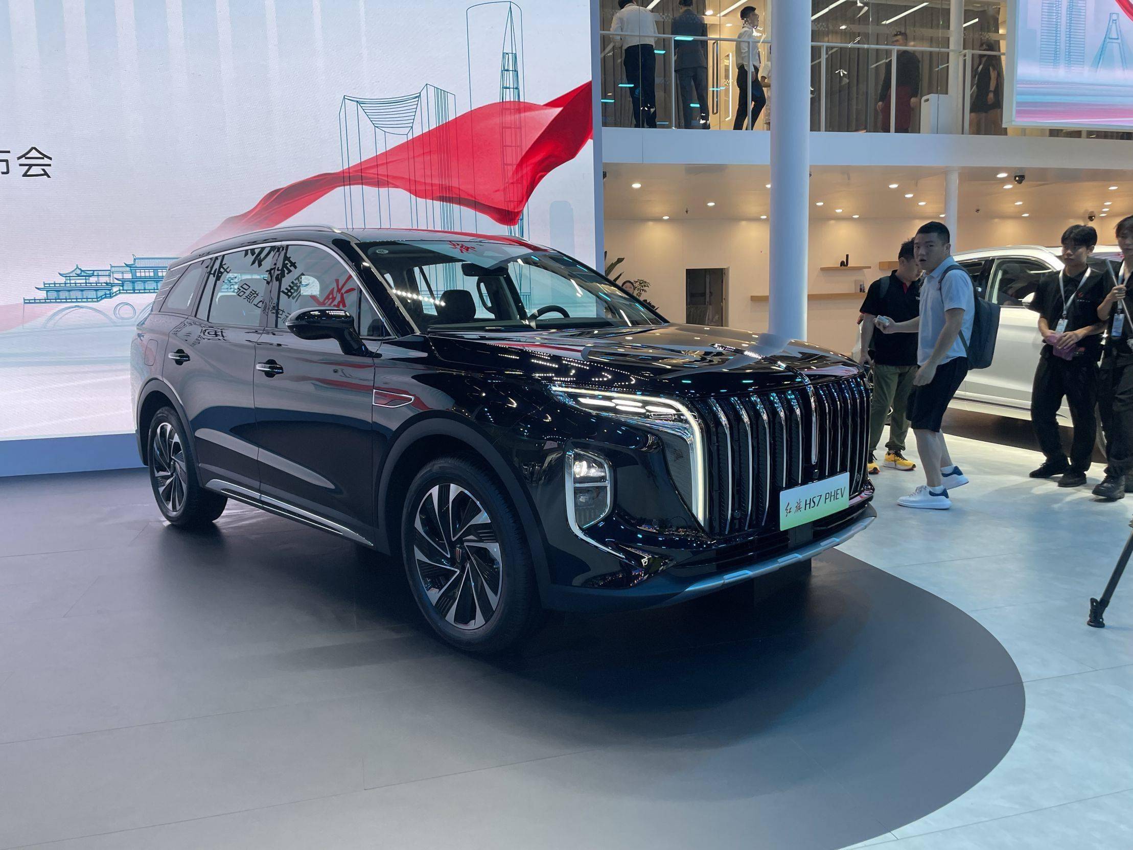 成都红旗HS3 PHEV最高降2.00万 仅13.98万可入手