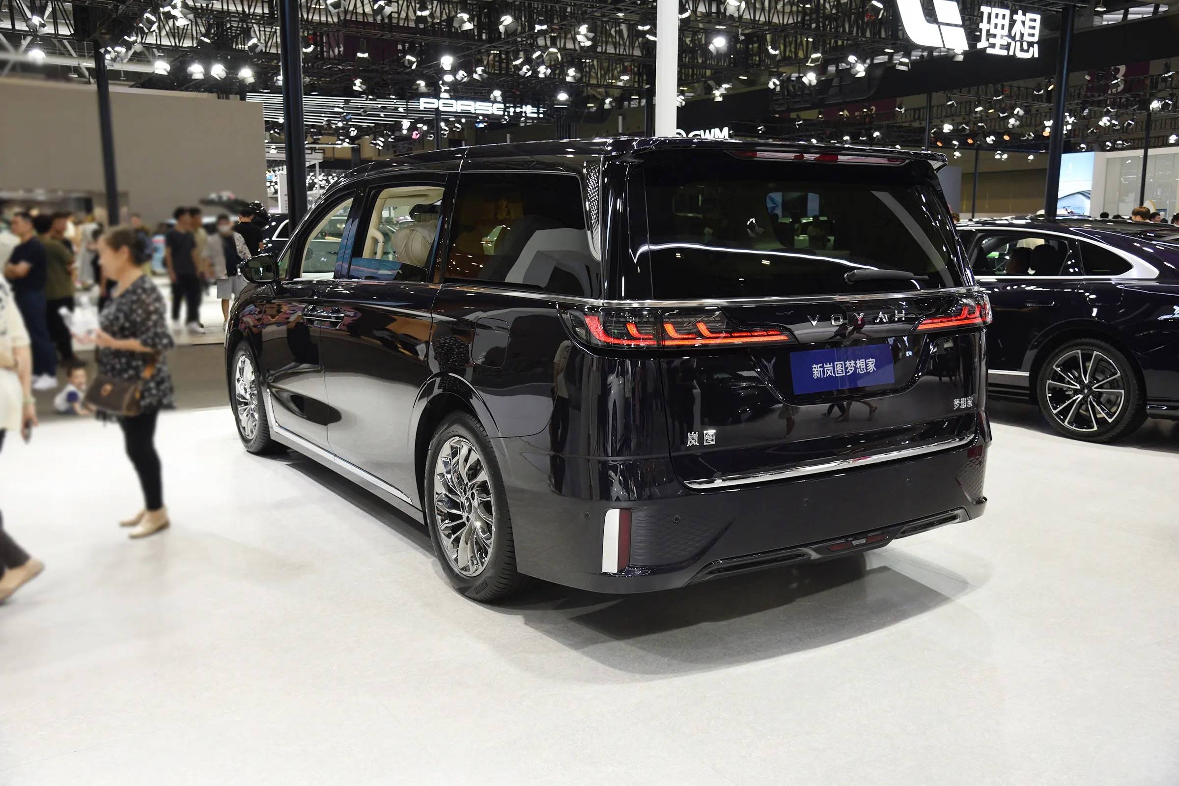 2026款岚图梦想家插混版谍照曝光 800V+5C超充