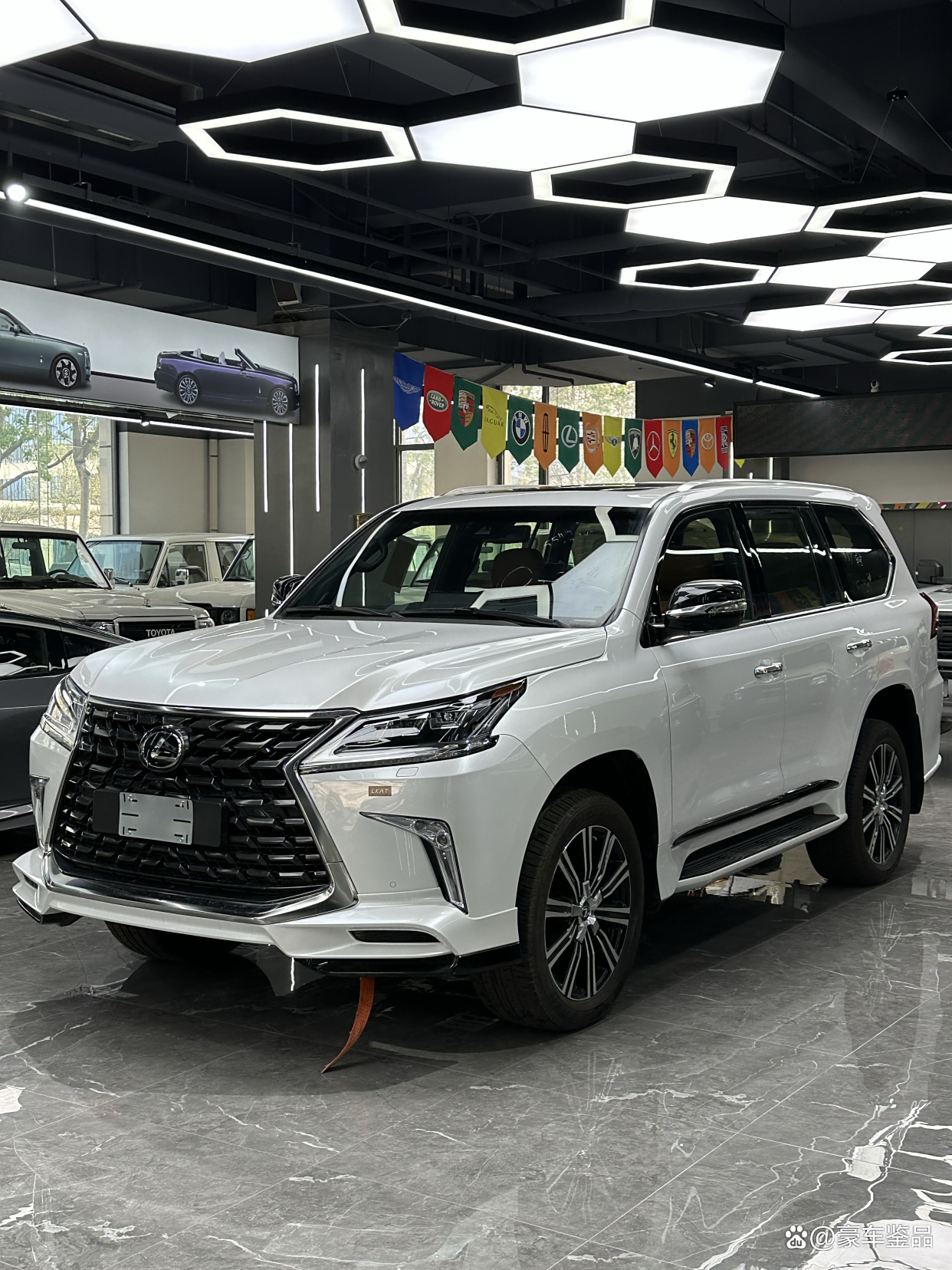 平行进口雷克萨斯LX570现车价格 配置怎么样