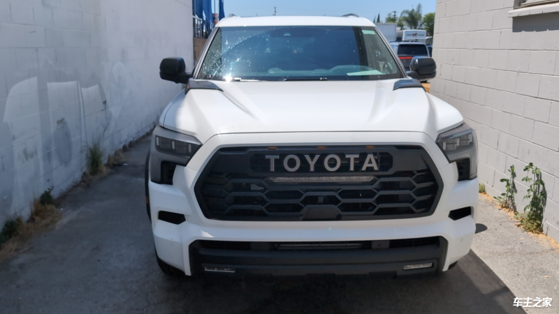 2024款丰田红杉美版硬核混动SUV全景天窗