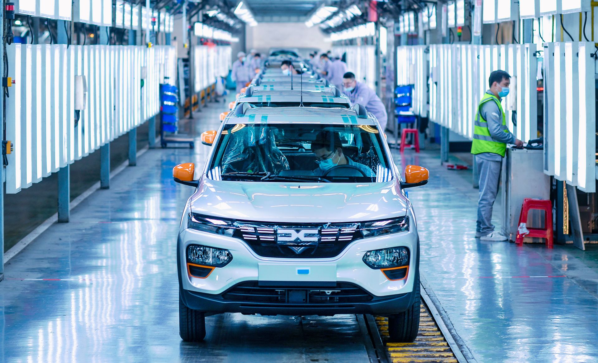 东风汽车“集火”新能源，2024年挑战销量320万辆