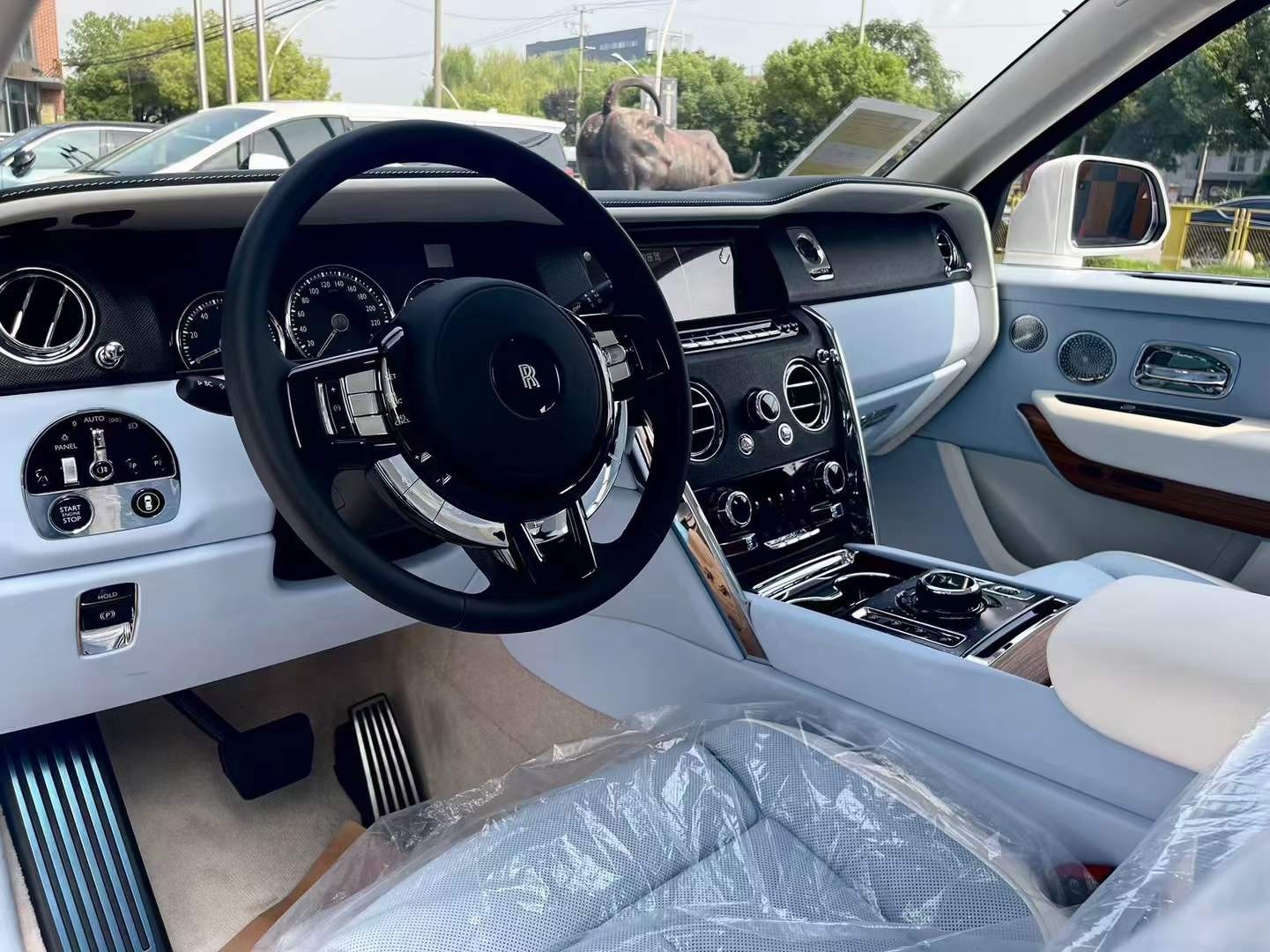 路虎皇家一号价格最低208万起售 欢迎前来试驾