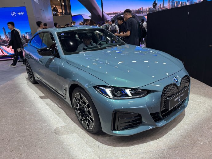 宝马集团三大品牌亮相广州车展 全新BMW M235L首发