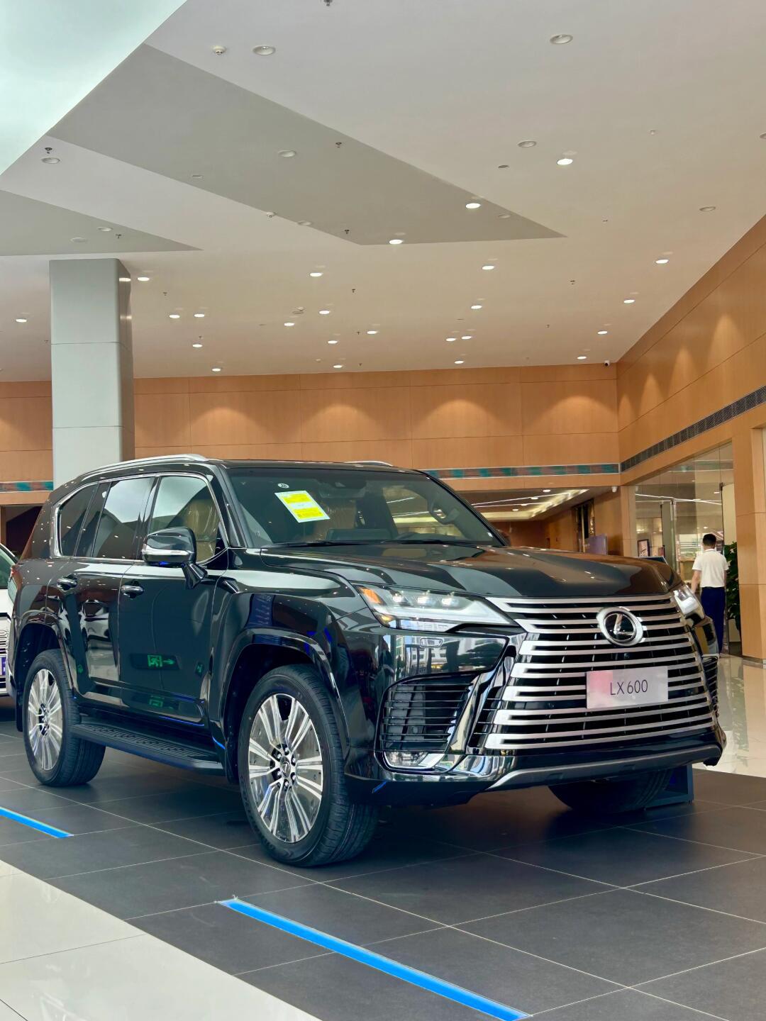 购雷克萨斯LX加版享43万优惠 仅140万可入手