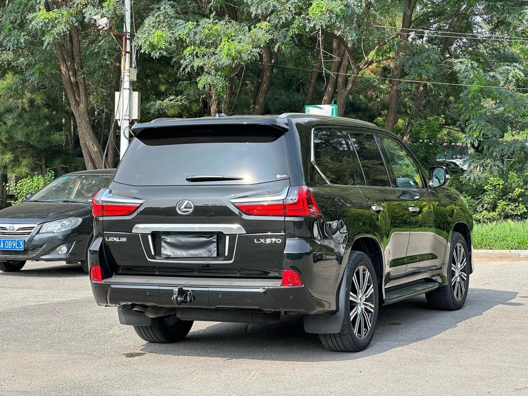 进口雷克萨斯LX570黑耀版多少钱 大气配置