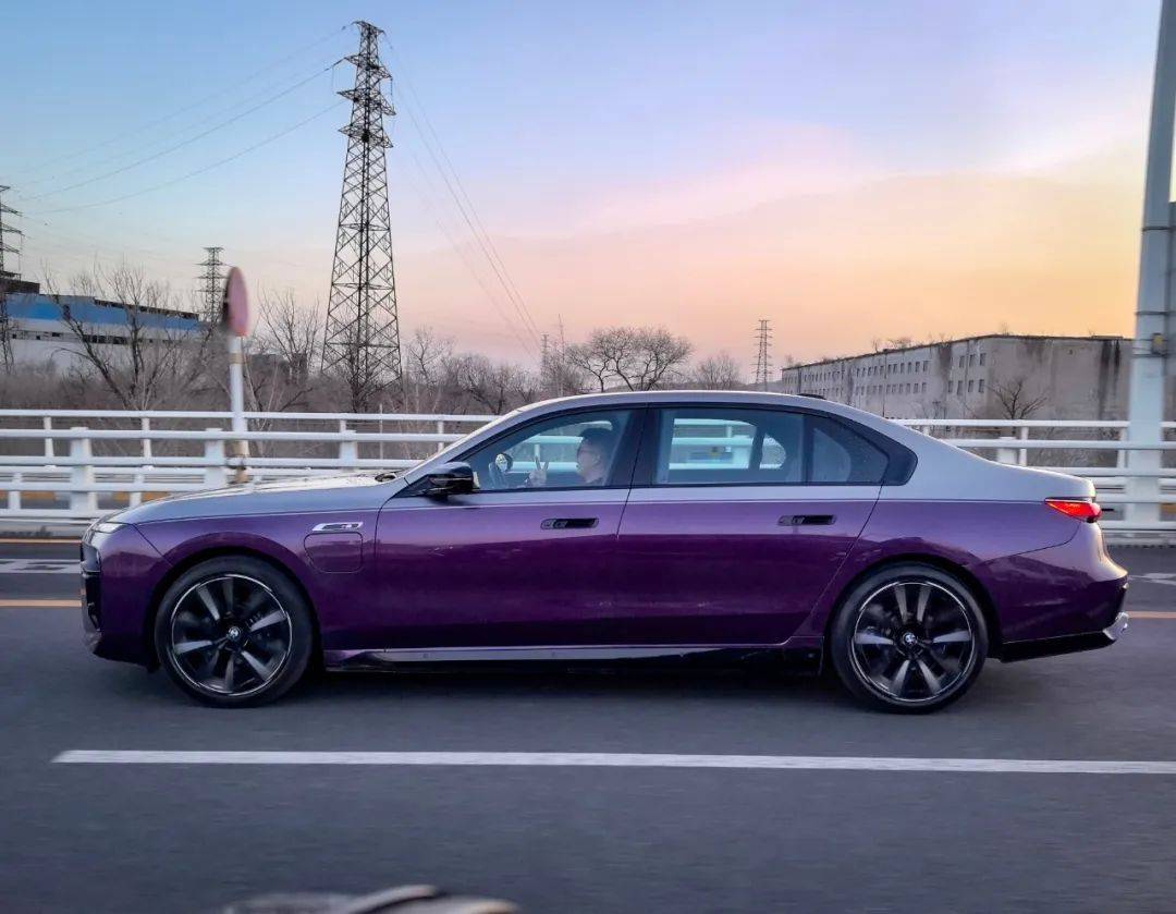 成都宝马M760Le售价181.90万起 暂无优惠