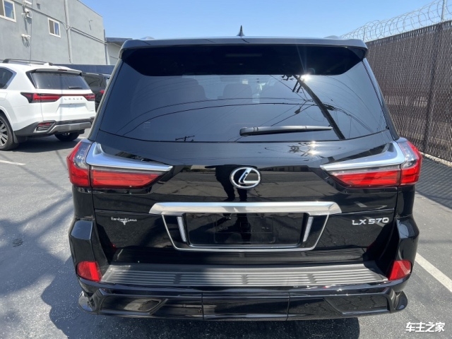 成都平行进口雷克萨斯LX570中东版降价促销 购车最高优惠40万