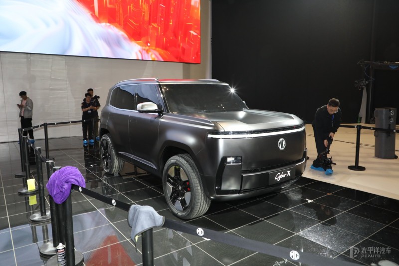2025上海车展：凯迪拉克LYRIQ-V正式亮相