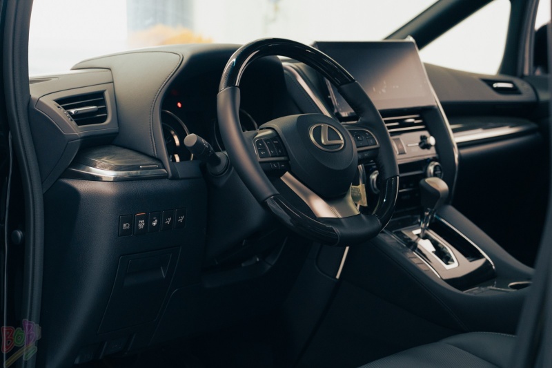 成都雷克萨斯LM亚洲版团购优惠43万 欢迎到店试驾