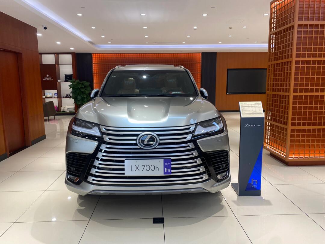 成都雷克萨斯LX中东版提供试乘试驾 购车让利39万元