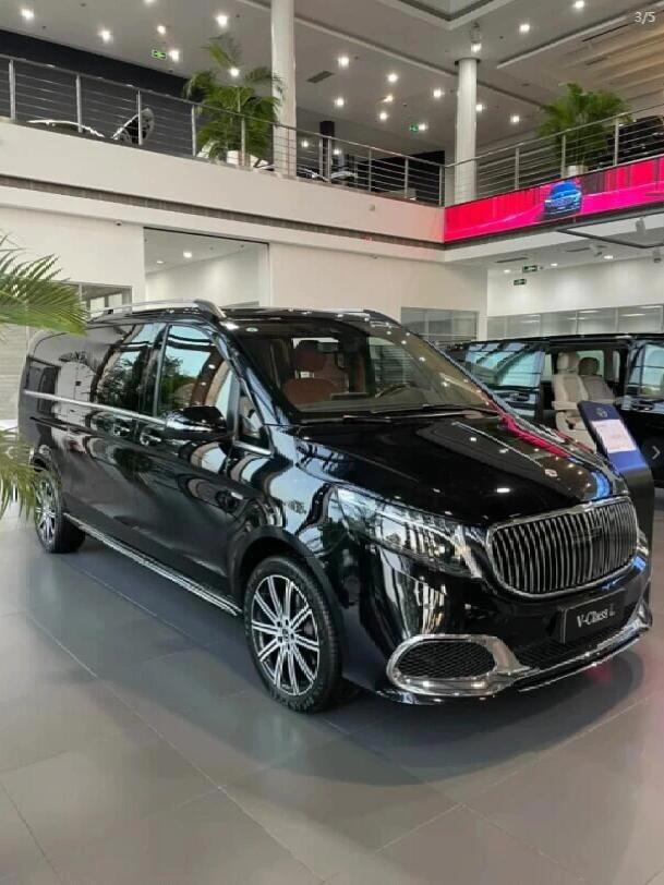 全新款福建奔驰V260蒂芙尼蓝商务车评测