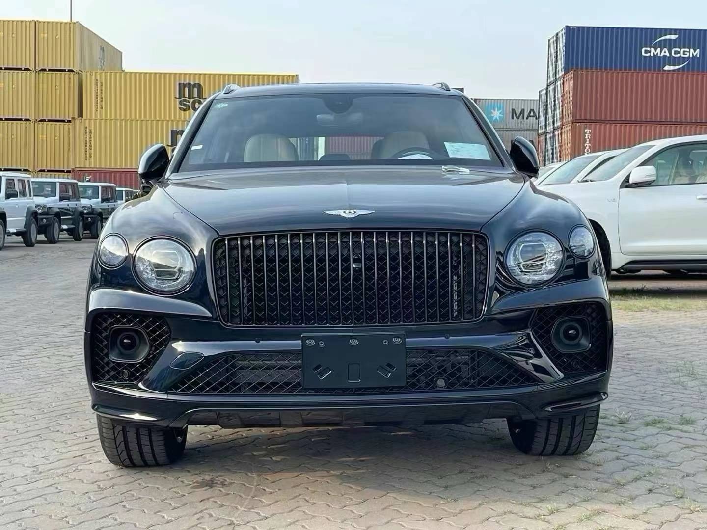 成都宾利添越售价203万起 欢迎试乘试驾