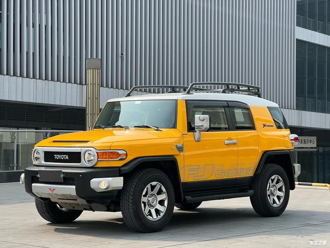 成都平行进口丰田FJ酷路泽中东版部分车型优惠17万