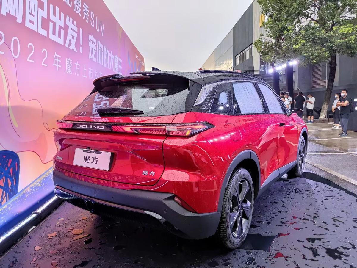 成都魔方4S店售价9.99万起 暂无优惠