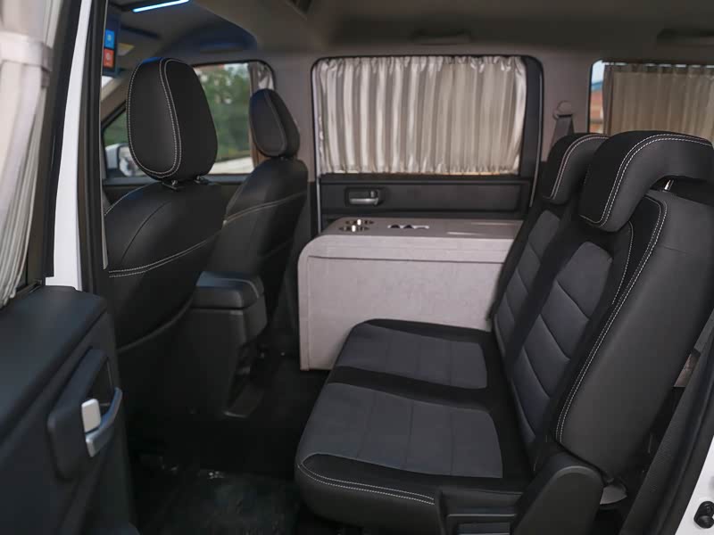 龙泉驿五菱微旅车最低8.88万起售 暂无优惠