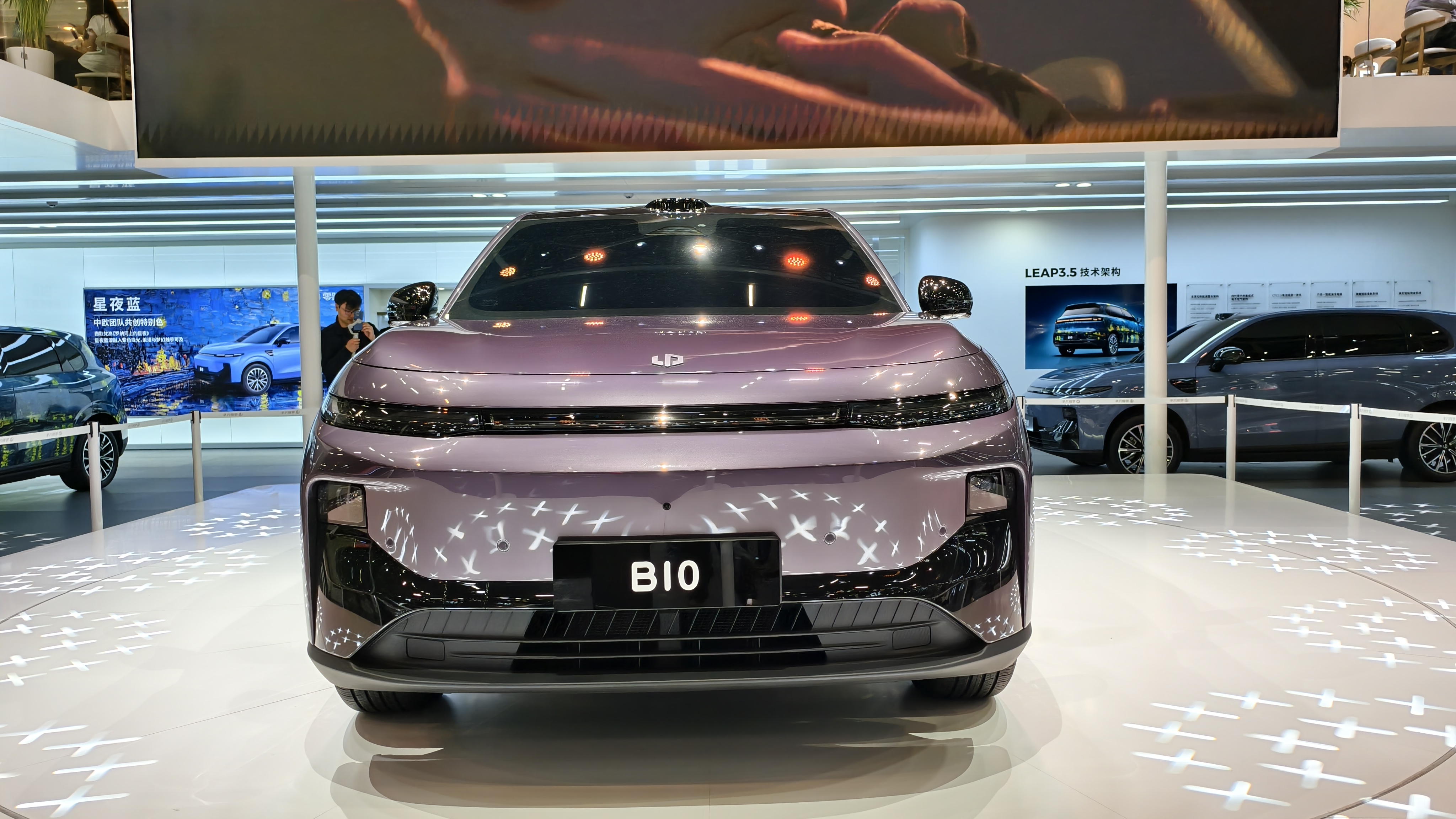 零跑汽车双星闪耀2025成都车展，B01交付破万辆、B10交付超5万辆