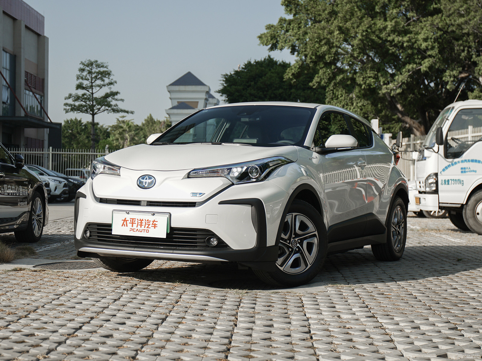 成都奕泽IZOA优惠3.00万 仅11.98万可入手