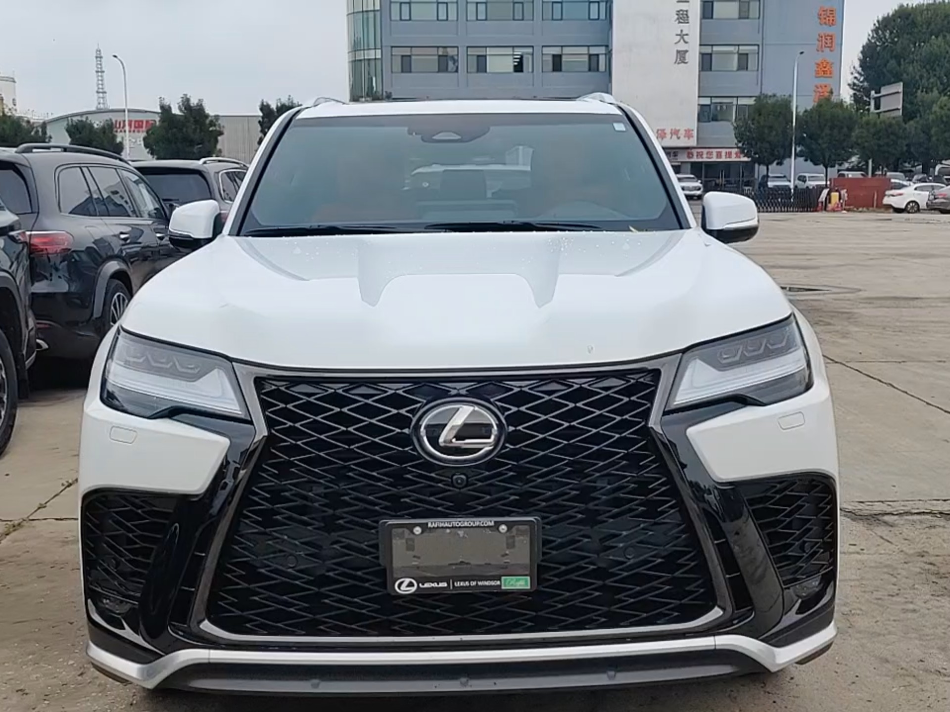 雷克萨斯LX600港口现车优惠促销