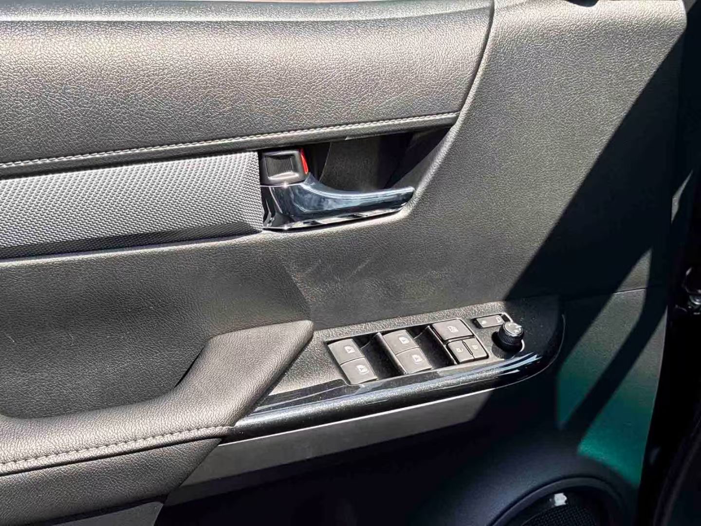 成都丰田海拉克斯中东版最高优惠6万 欢迎上门试驾