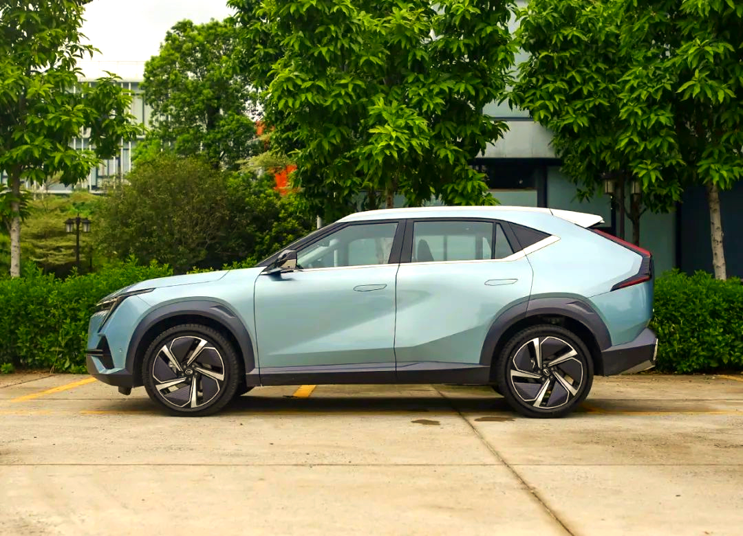 成都影酷降3.00万 最低仅售10.18万