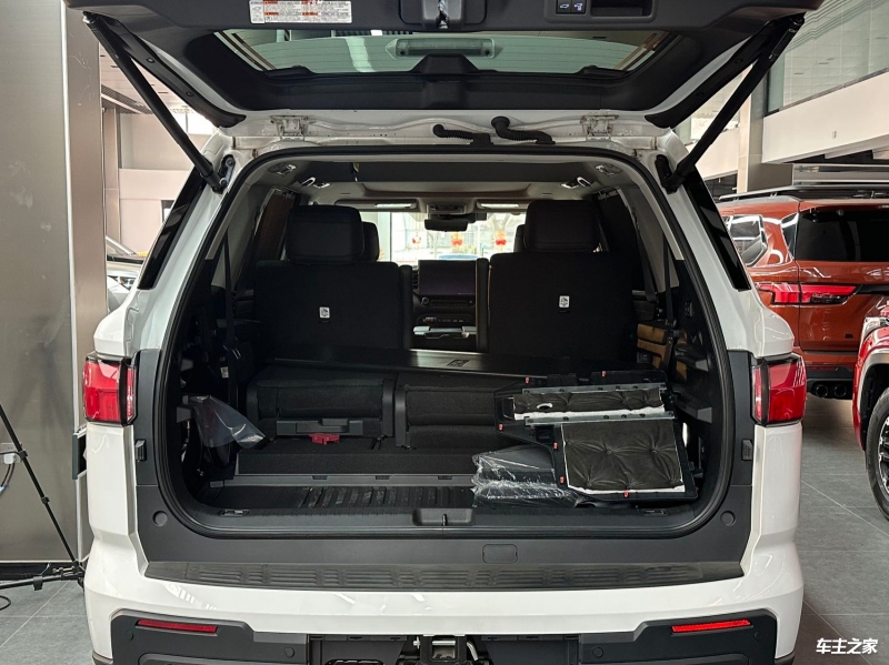 2024款丰田红杉越野王现车特价可分期!