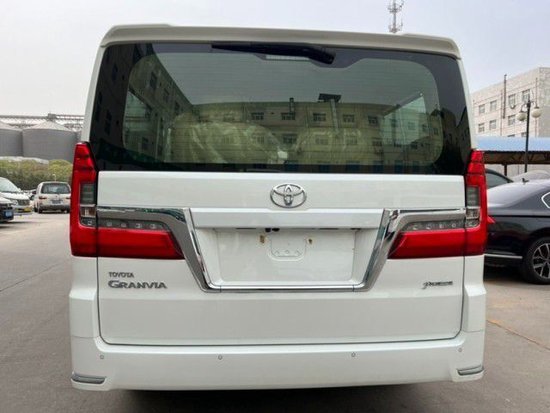 平行进口丰田Granvia中东版最高降19万 欢迎到店试驾