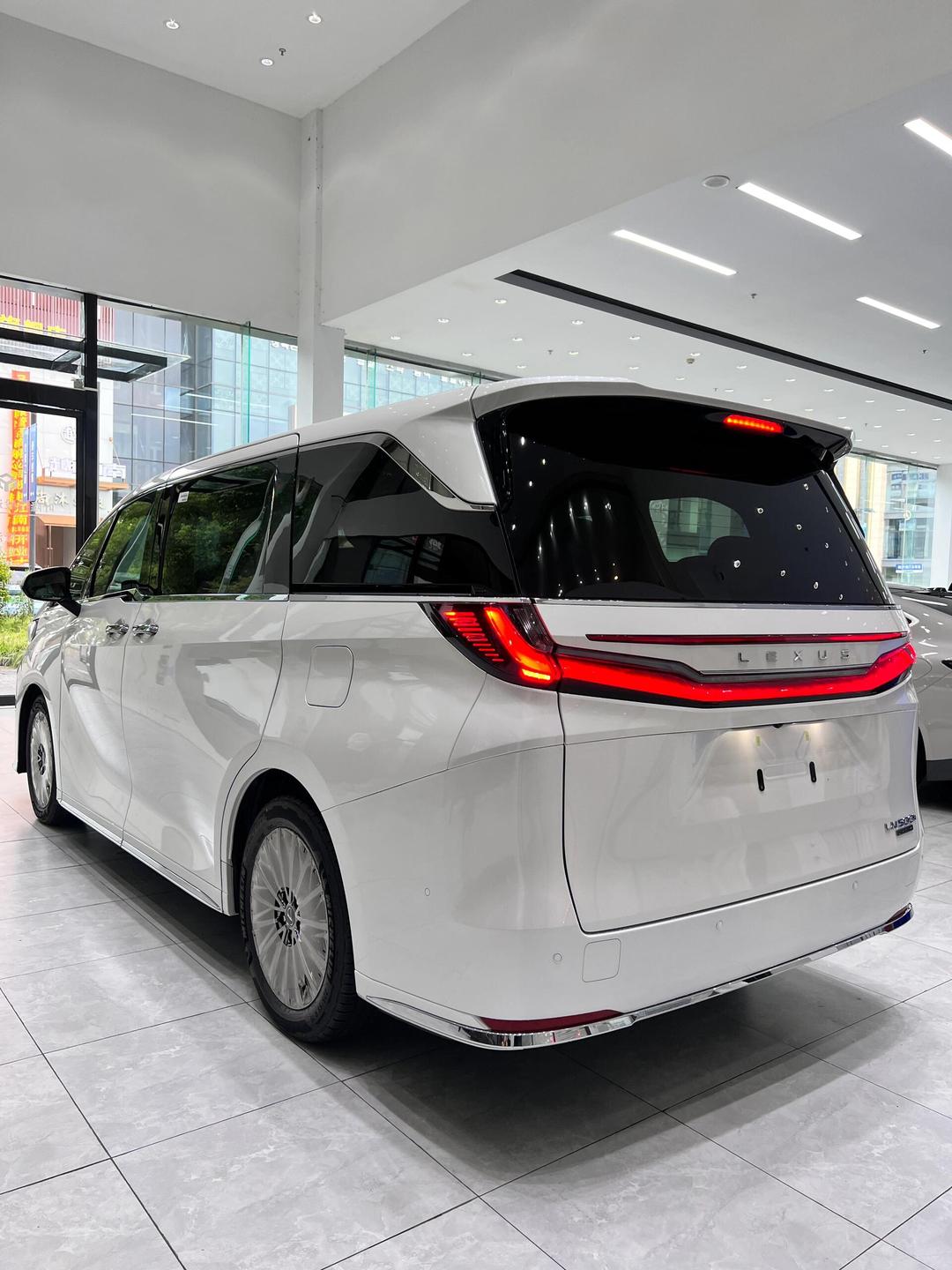 成都平行进口雷克萨斯LM亚洲版降价43万 欢迎前来试驾