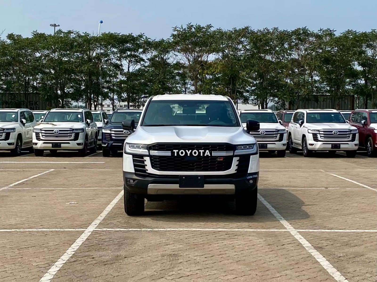 成都平行进口兰德酷路泽价格优惠34.8万 欢迎前来试驾