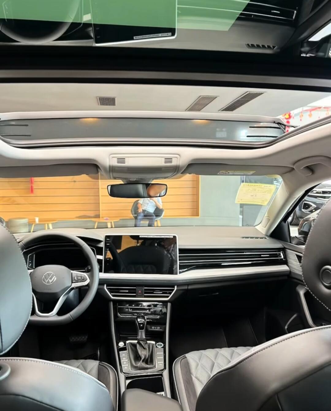 全新速腾L将于9月9日上市 预售价11.99万起全新速腾L将于9月9日上市 预售价11.99万起