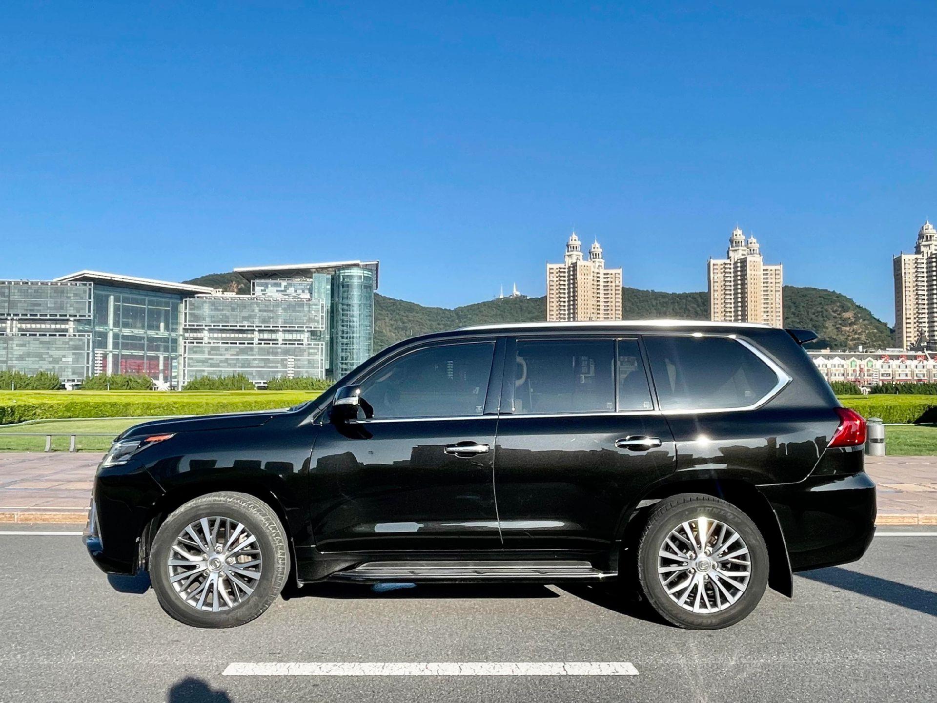 成都平行进口雷克萨斯LX欧规版价格最低155万起 欢迎试乘试驾