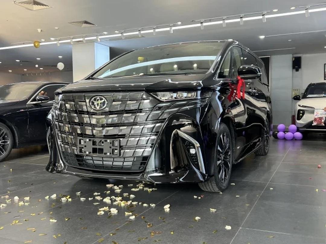 最新款埃尔法商务车丐版最新报价