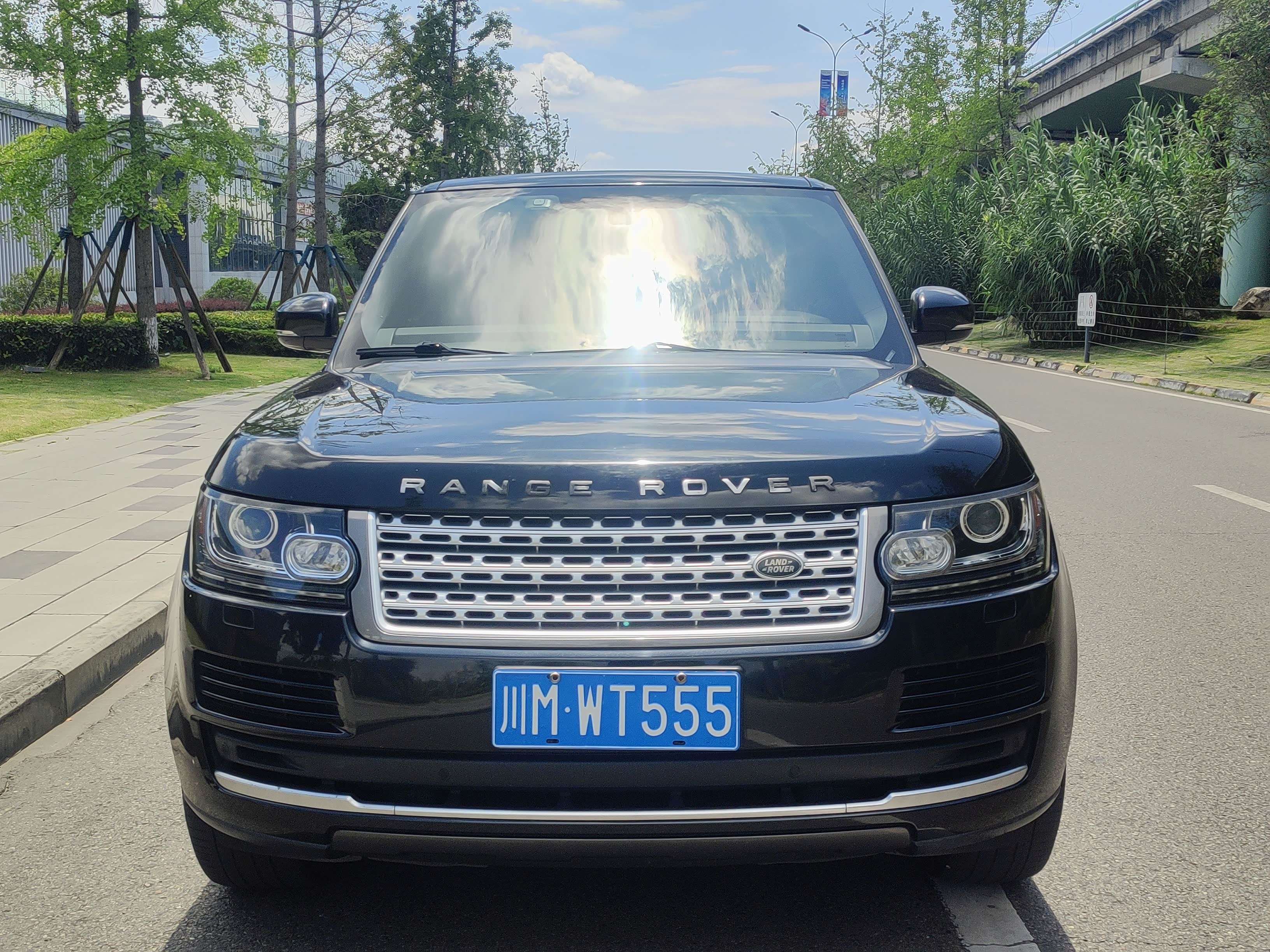 购揽胜行政加版享64万优惠 仅125万可入手