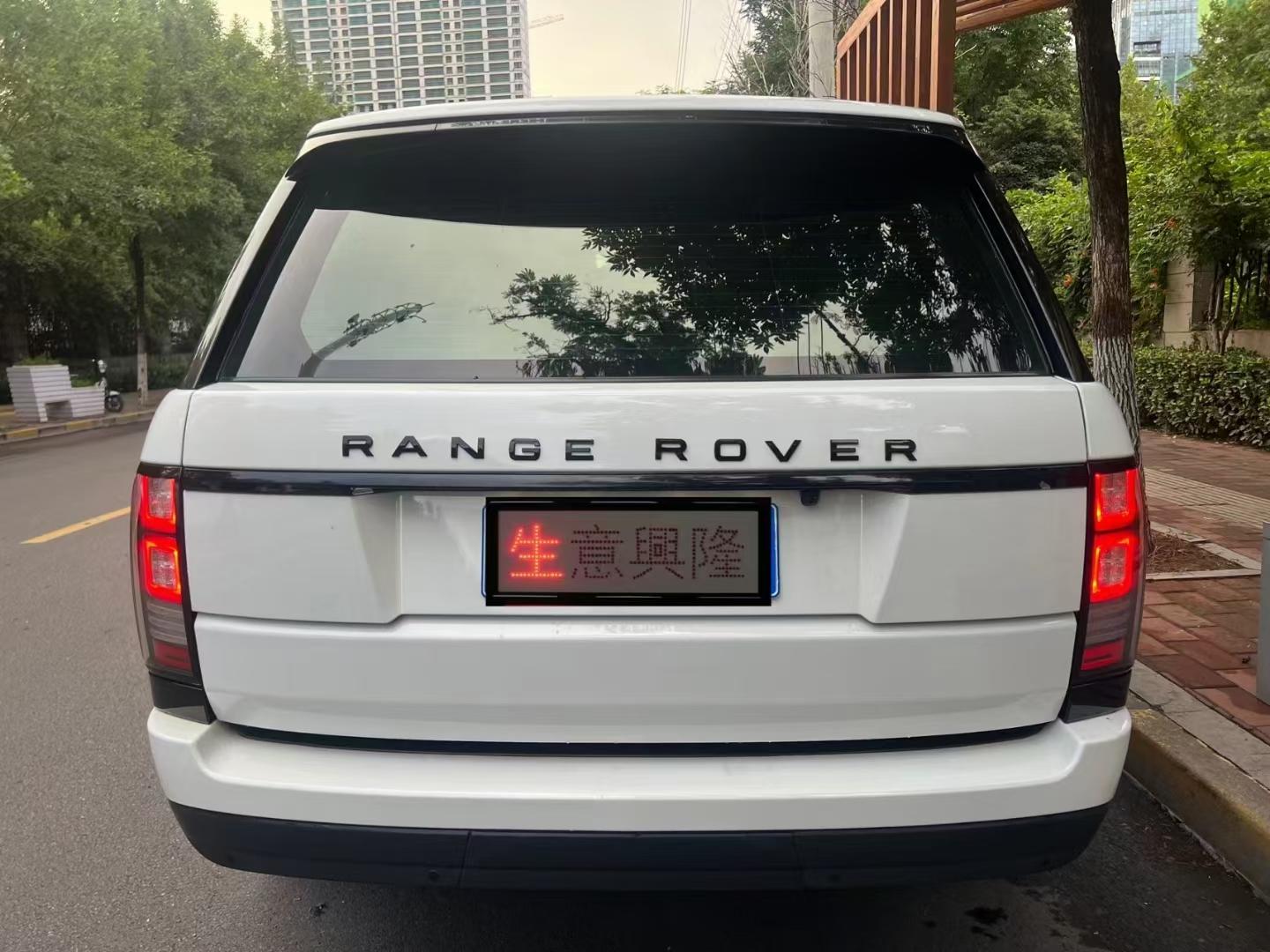 购揽胜行政加版享64万优惠 仅125万可入手