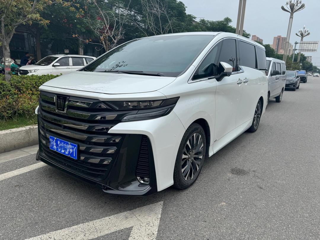 皇冠威尔法实拍图片解析 2024款威尔法皇冠价格