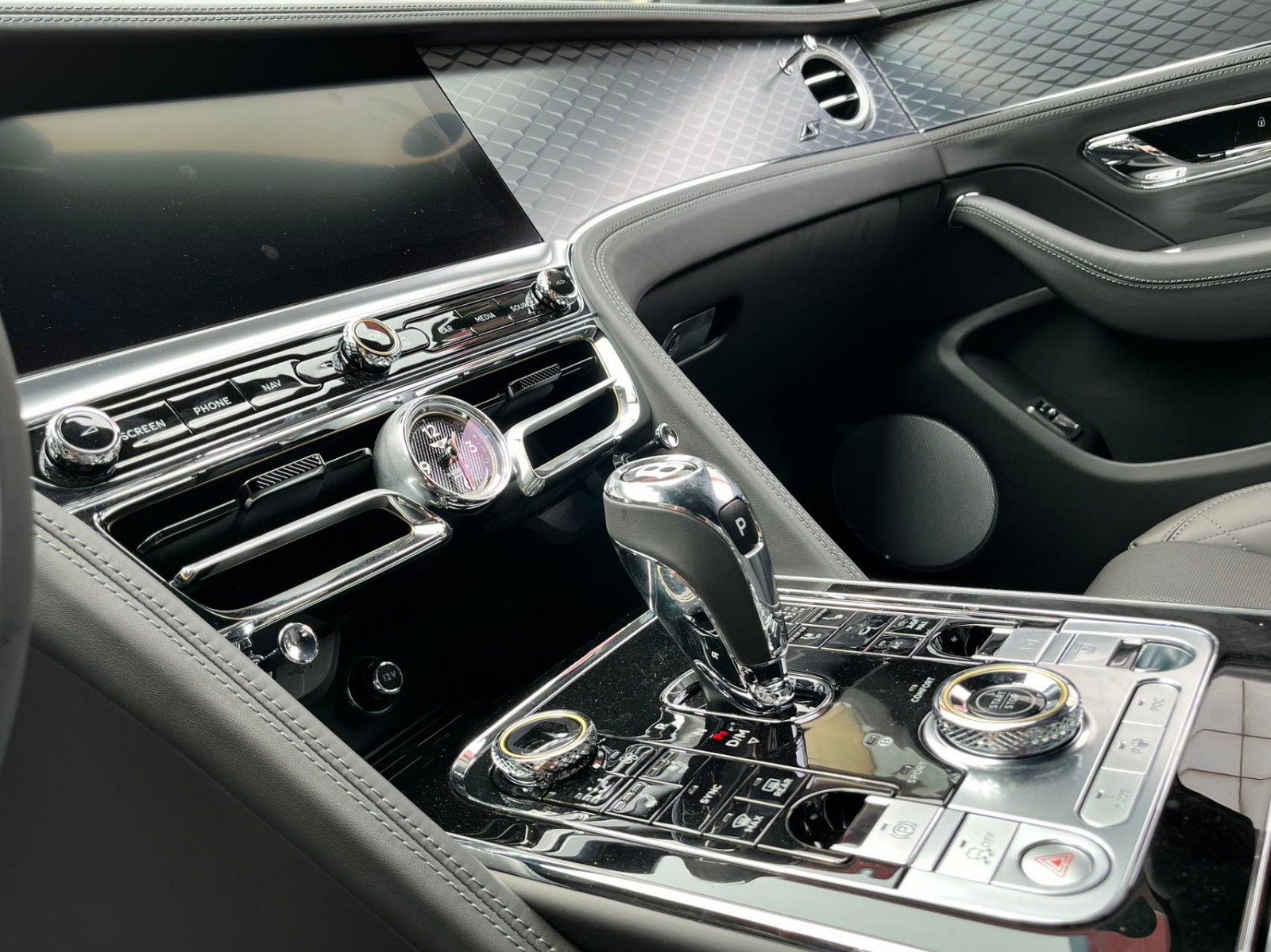 宾利飞驰团购钜惠30万 欢迎到店试驾