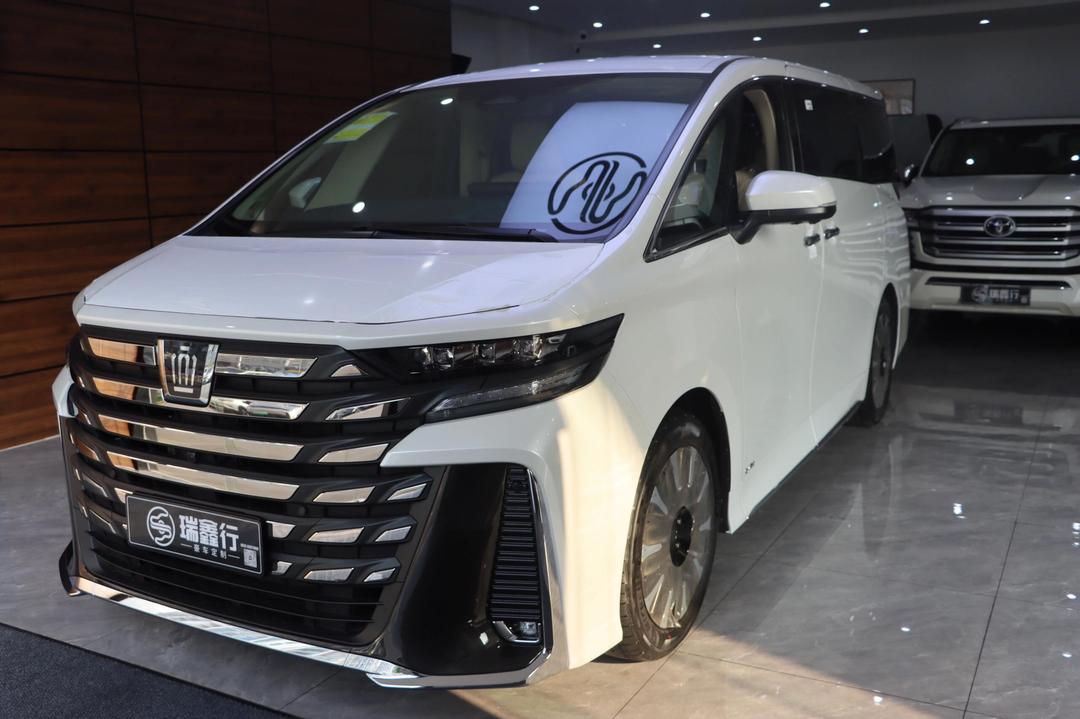 皇冠威尔法双擎版正式发布，搭2.5L混动系统