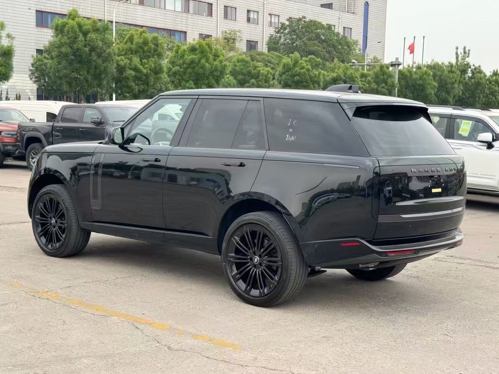 揽胜行政3.0汽油价格最低127万起售