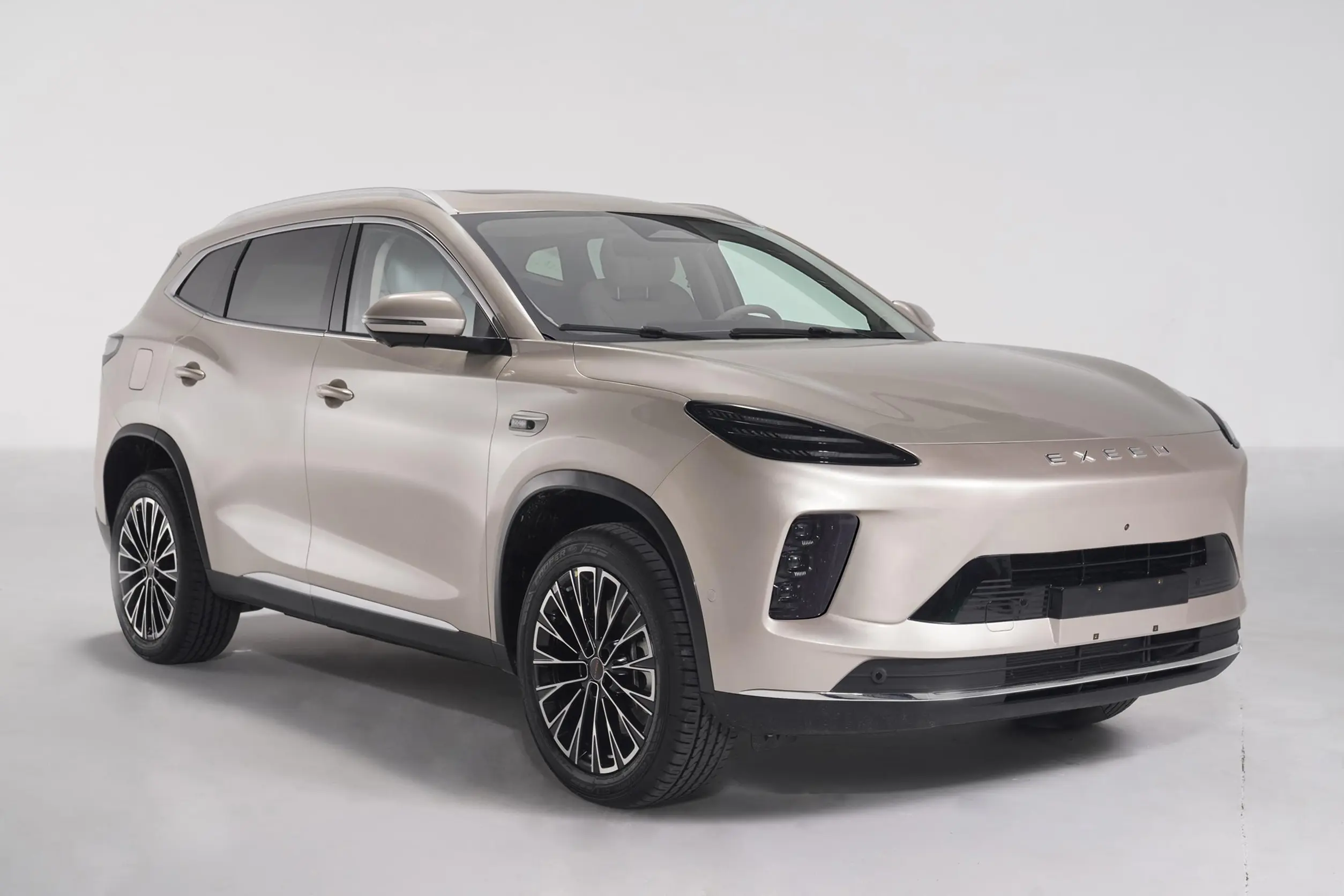 风云X3L将8月29日成都车展亮相 将9月9日上市