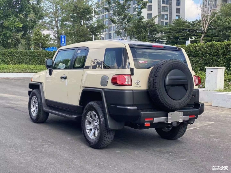 成都平行进口丰田FJ酷路泽中东版价格最低43万起售 售四川