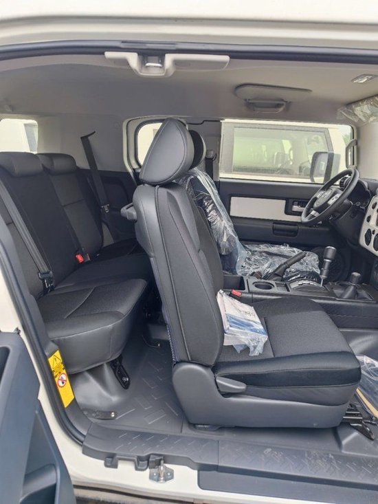 2023款中东版丰田酷路泽FJ国六现车回归