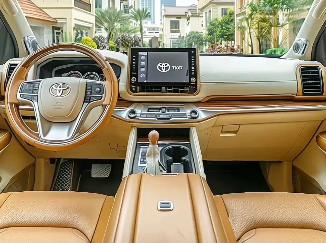 新款进口威尔法商务车欢迎到店试驾