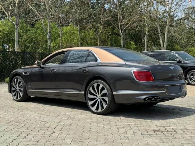 2024飞驰价格最低300万起售 欢迎试乘试驾