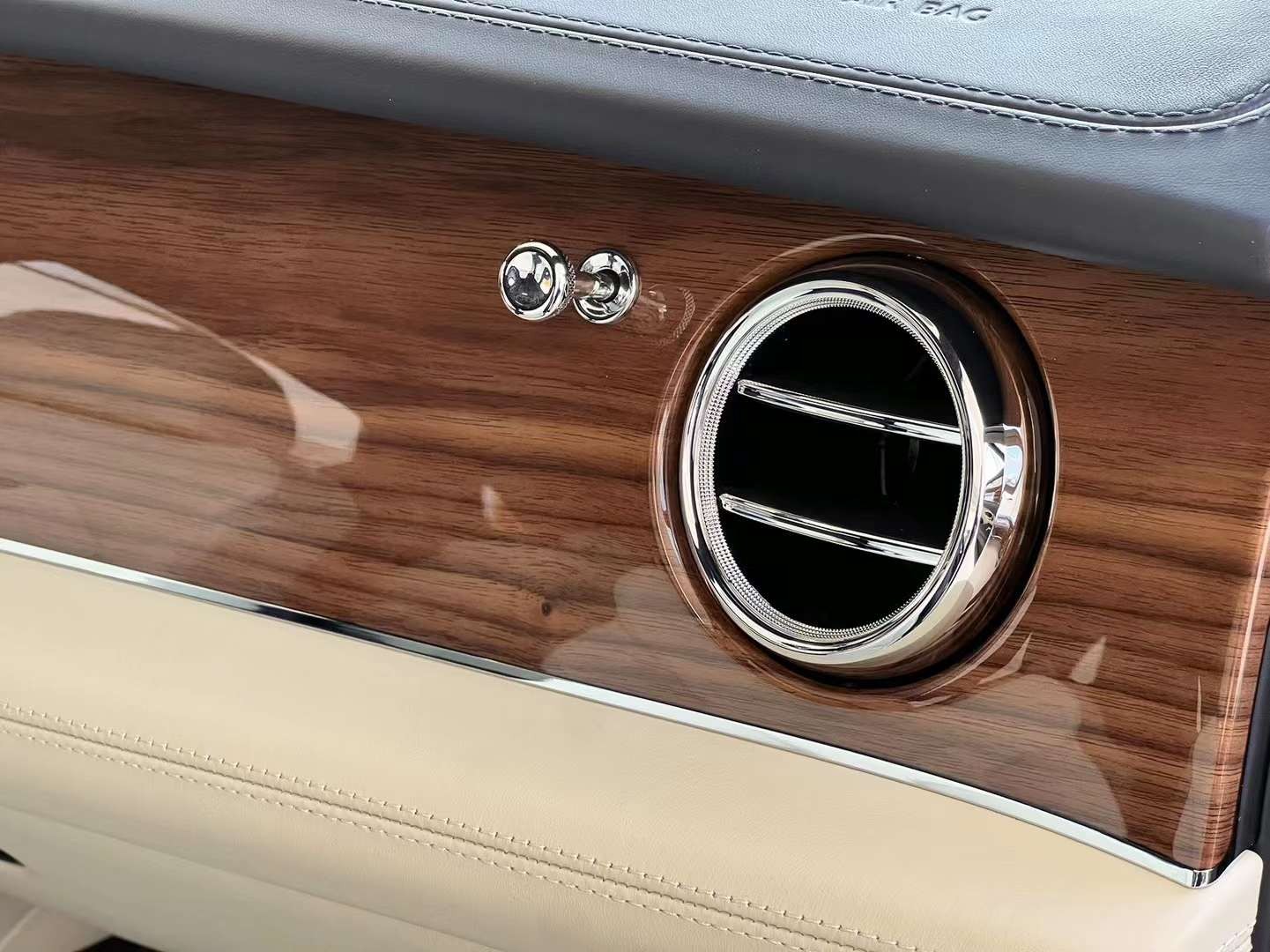 2026新款添越报价203万起 直降73万