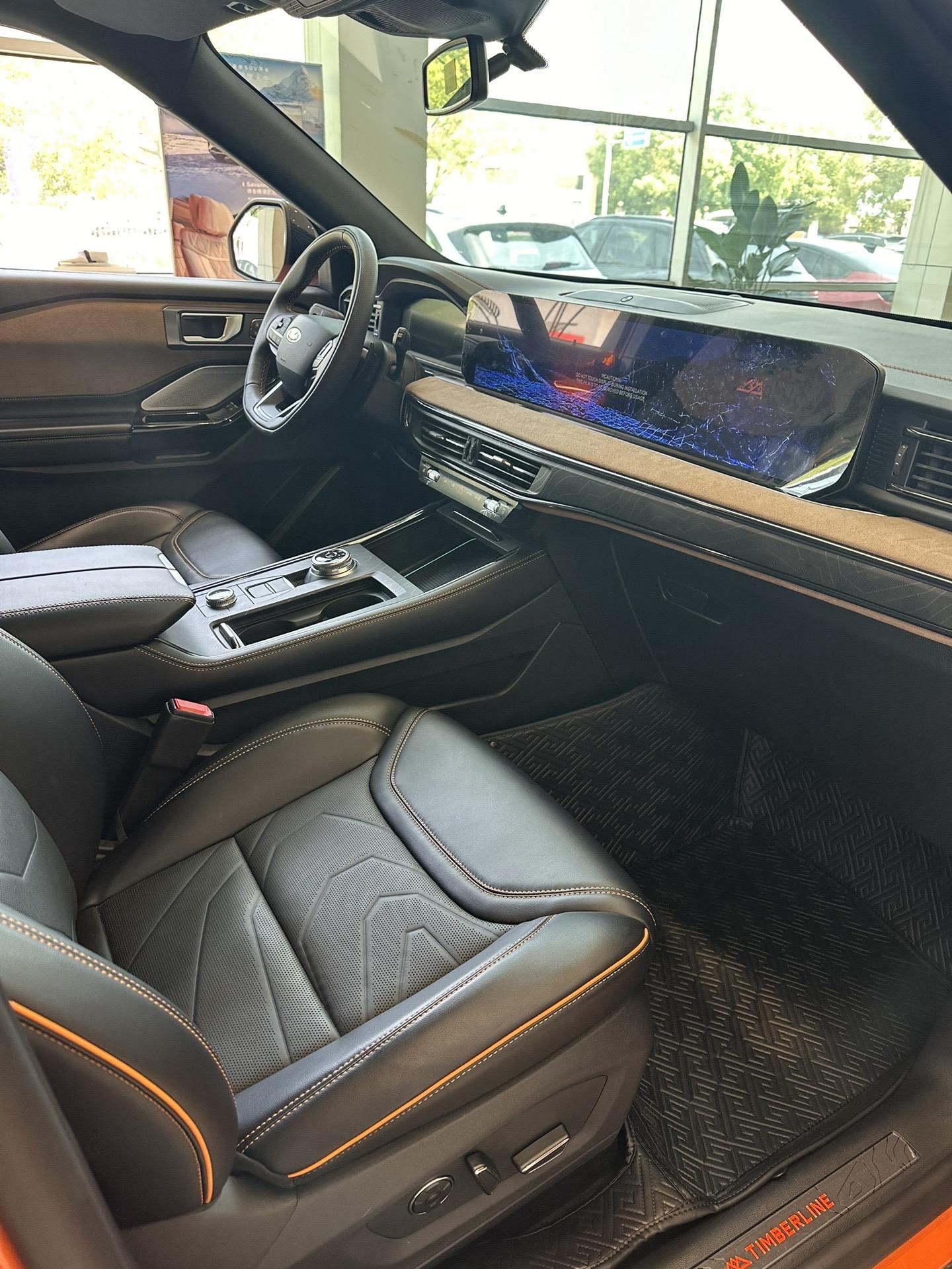 解锁近 6㎡套内面积，实拍福特探险者昆仑穿越版