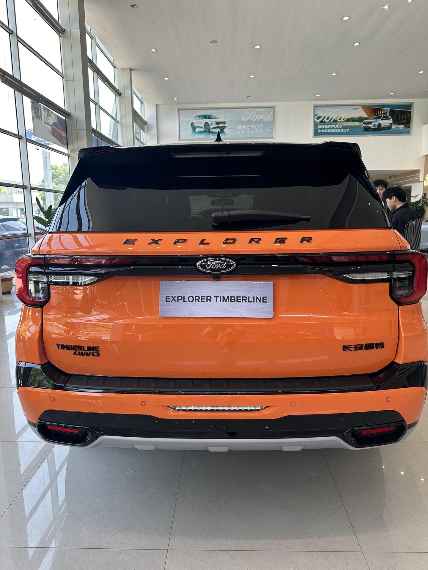 解锁近 6㎡套内面积，实拍福特探险者昆仑穿越版