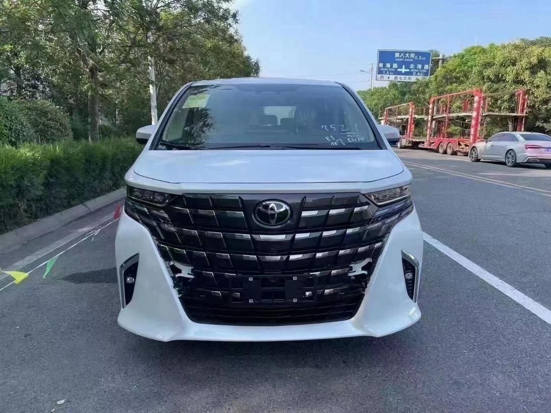 21新款丰田埃尔法展厅现车落地价格优惠