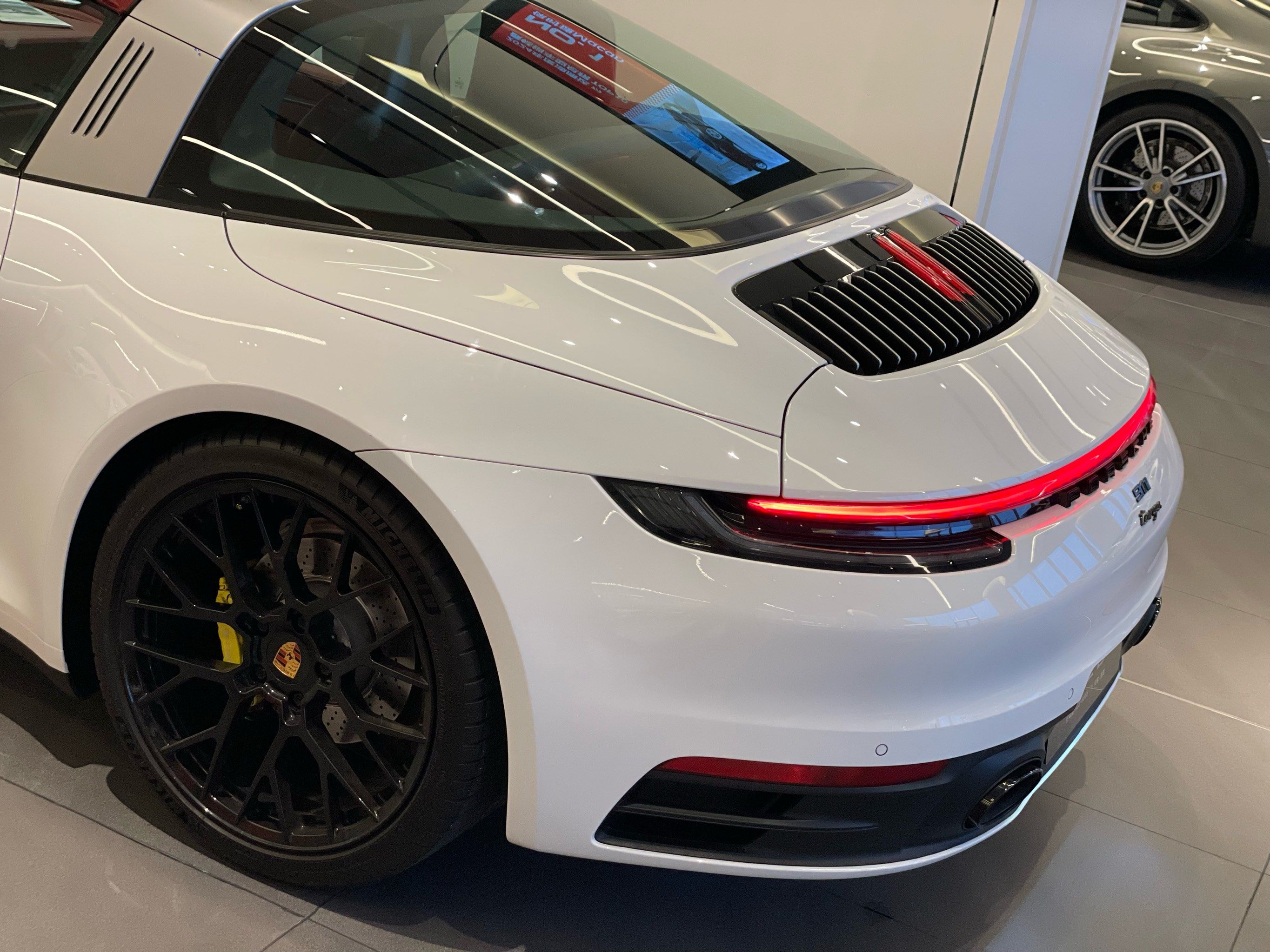 成都法拉利Purosangue限时优惠 目前499万元起售