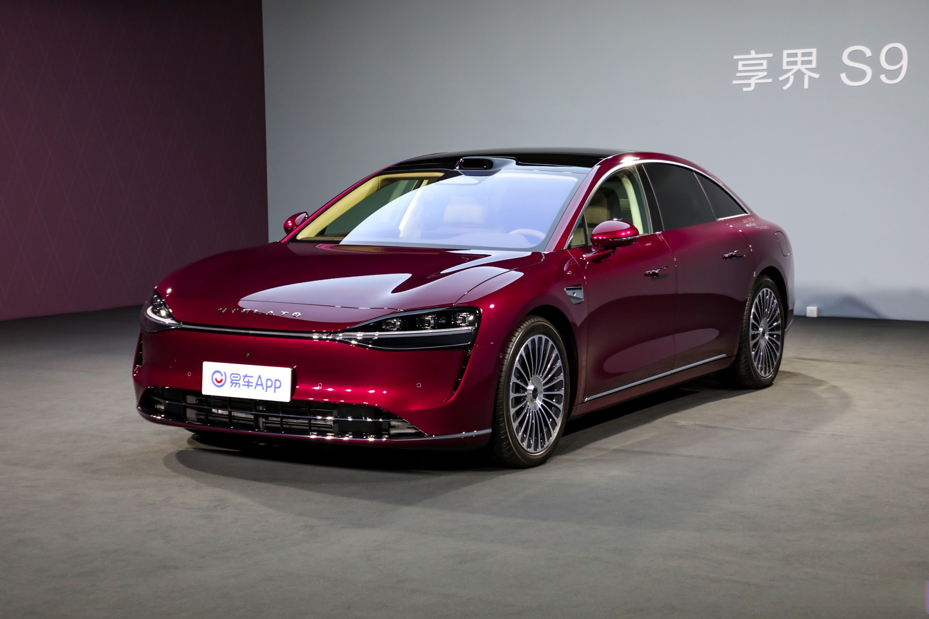 全新“姿态”更显“豪气”,新款享界S9上市30.98万元起售
