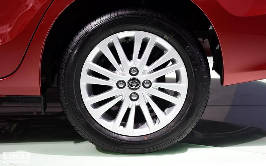 成都远卓名车超霸美版价格最高优惠5.8万 欢迎试乘试驾