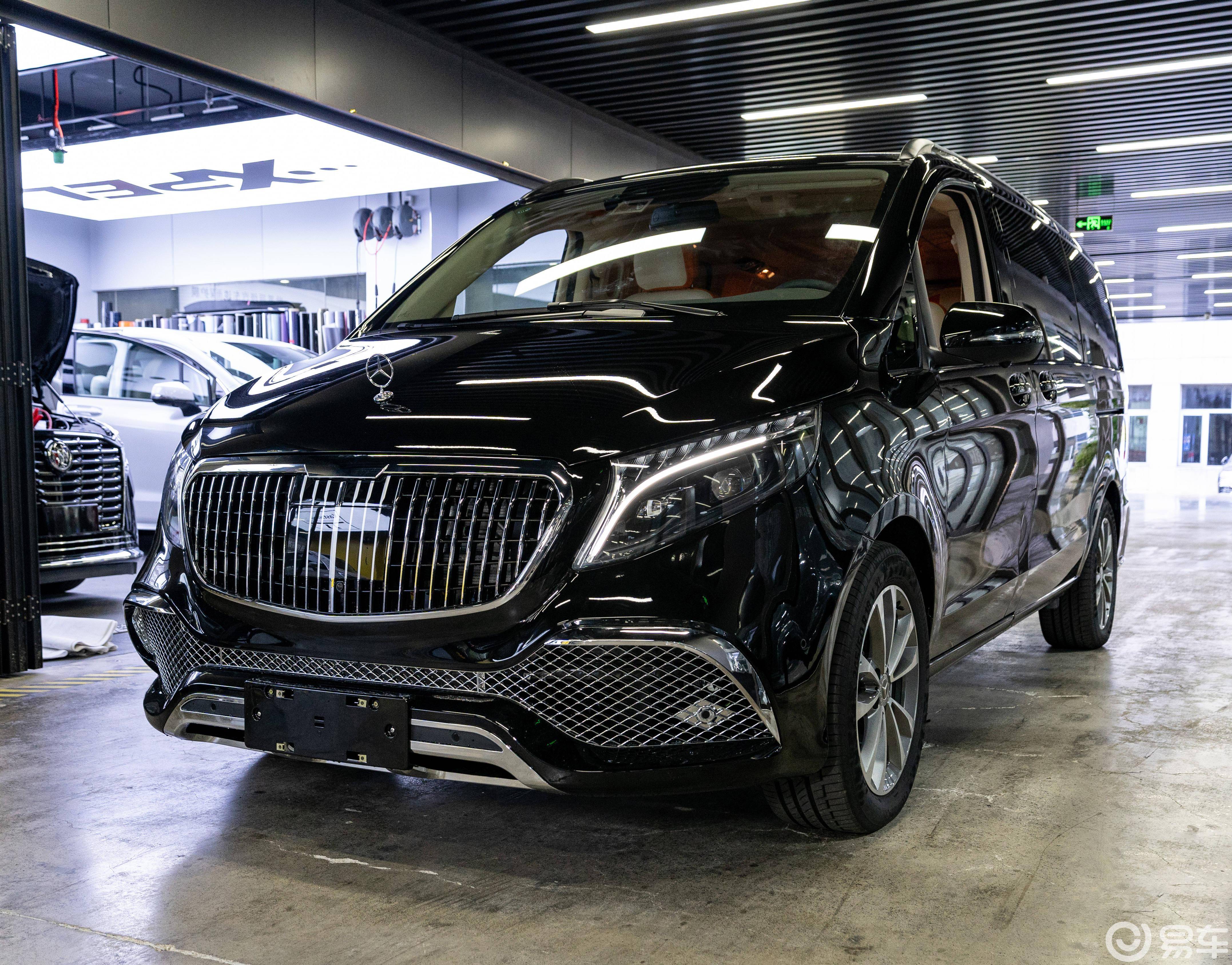 奔驰威霆价格最低29万起 欢迎试乘试驾